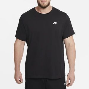 NWT Nike Men’s Black T-Shirt- Nike Sportswear Club